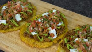 Tostones Montaditos De Carne Mechada (3 Uds.)